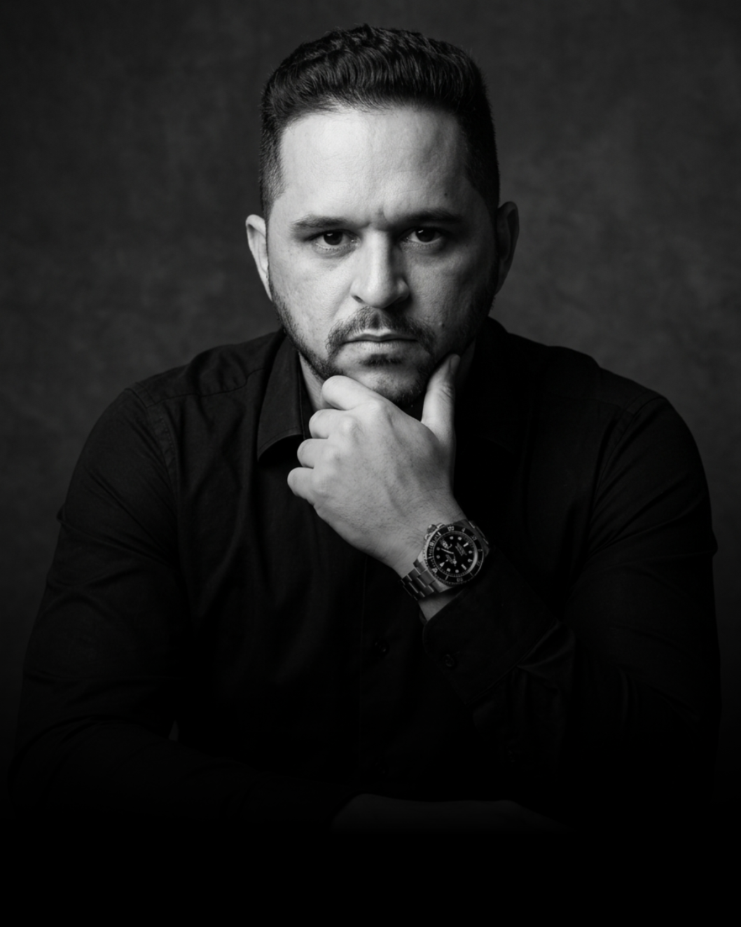Retrato em preto e branco de Darlan Lara